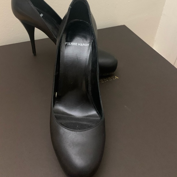 Pierre Hardy Patent Leather Round-Toe Pumps - Picture 2 of 6